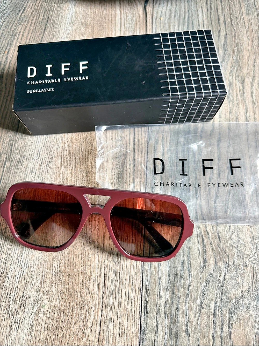 DIFF Layton Sunglasses in Red New
